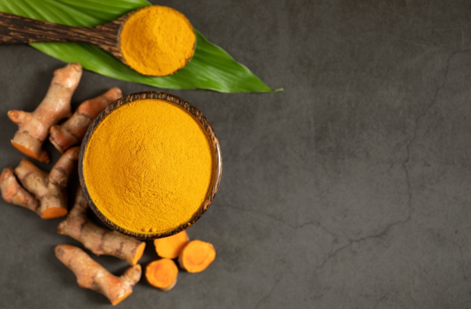 Turmeric and curcumin capsules